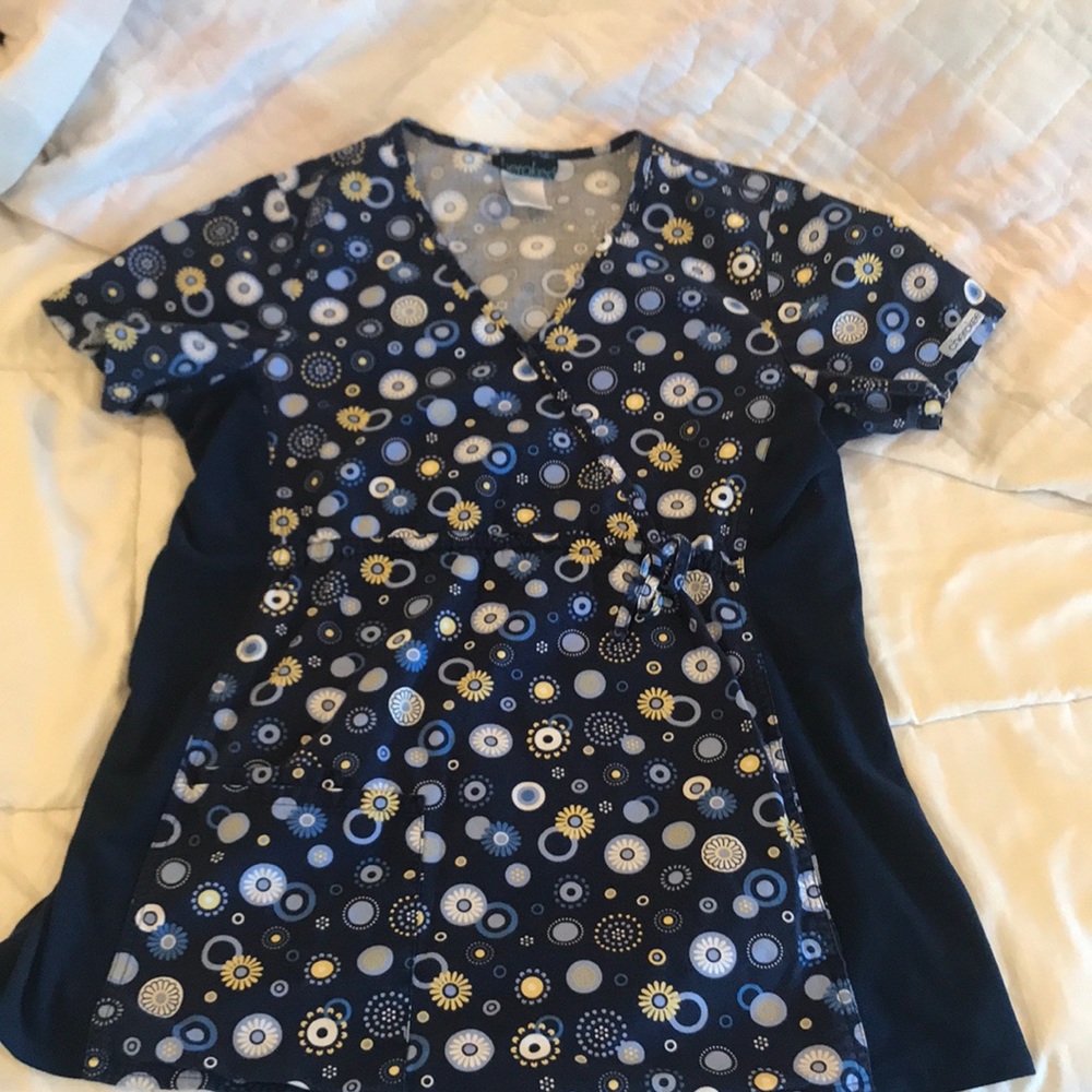 Cherokee maternity scrub top medium